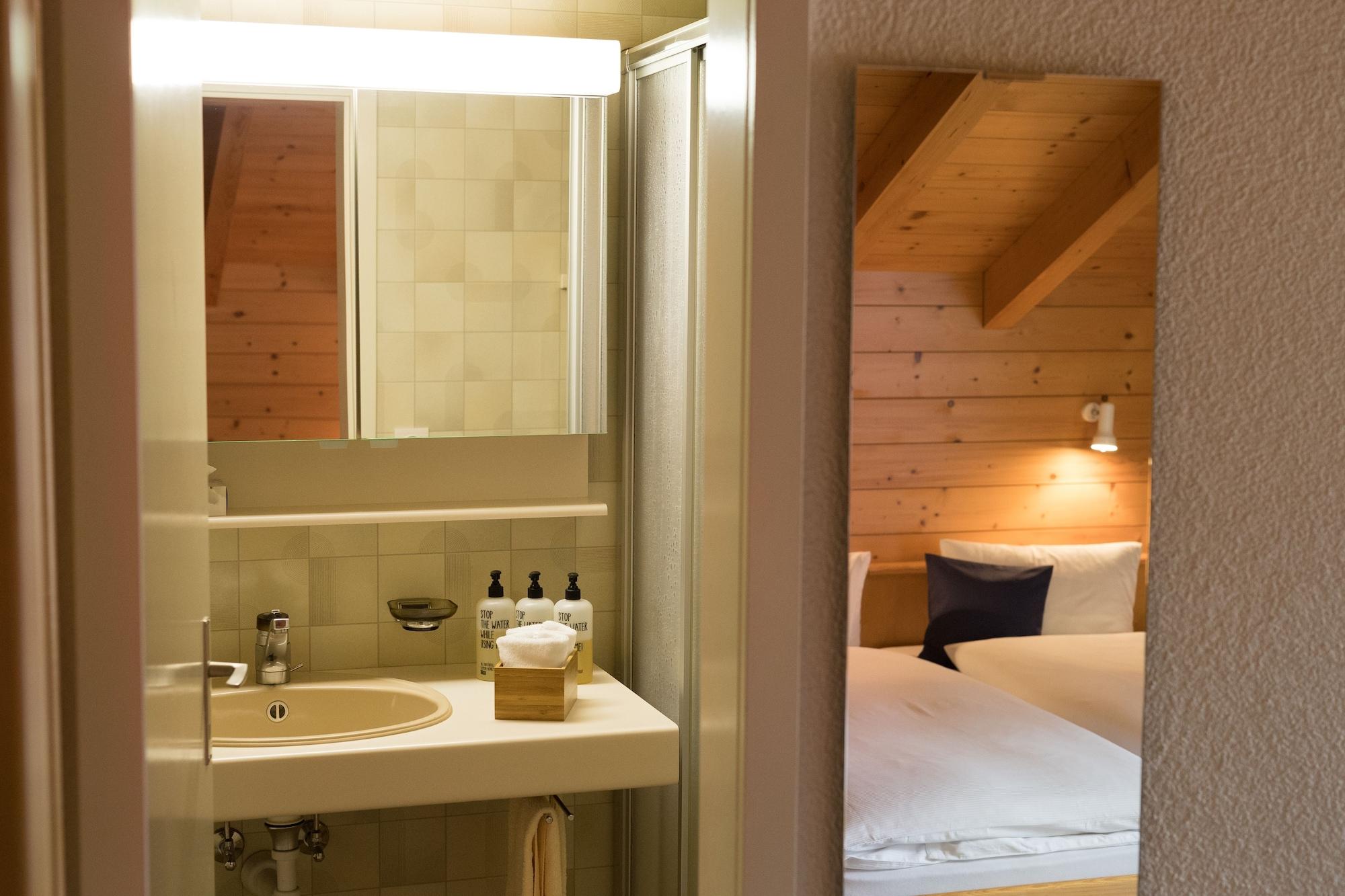 Bluemlisalp Hotel คันเดอร์ชเตค ภายนอก รูปภาพ