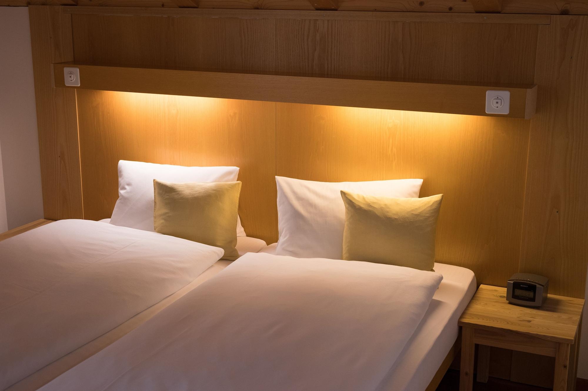 Bluemlisalp Hotel คันเดอร์ชเตค ภายนอก รูปภาพ