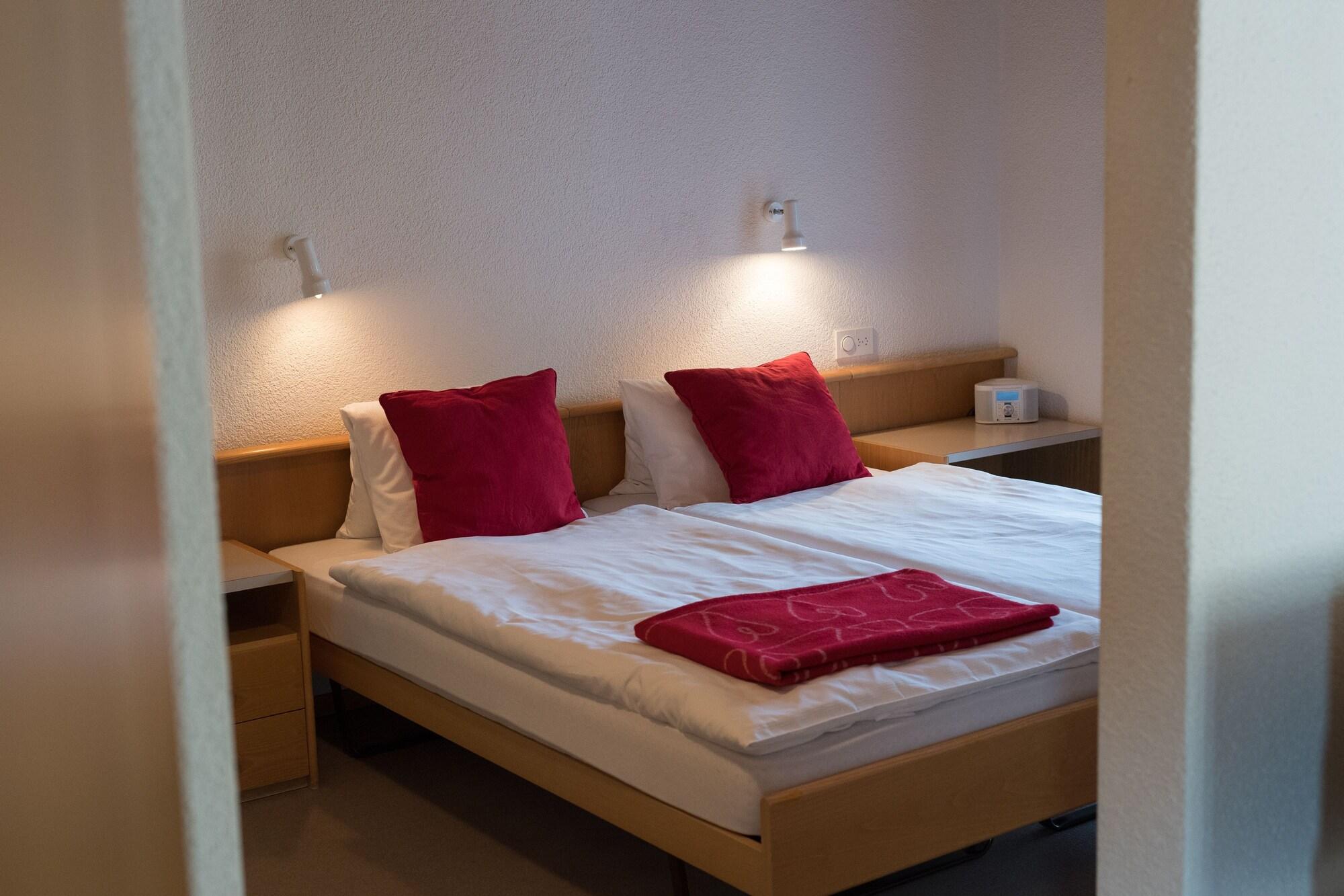 Bluemlisalp Hotel คันเดอร์ชเตค ภายนอก รูปภาพ