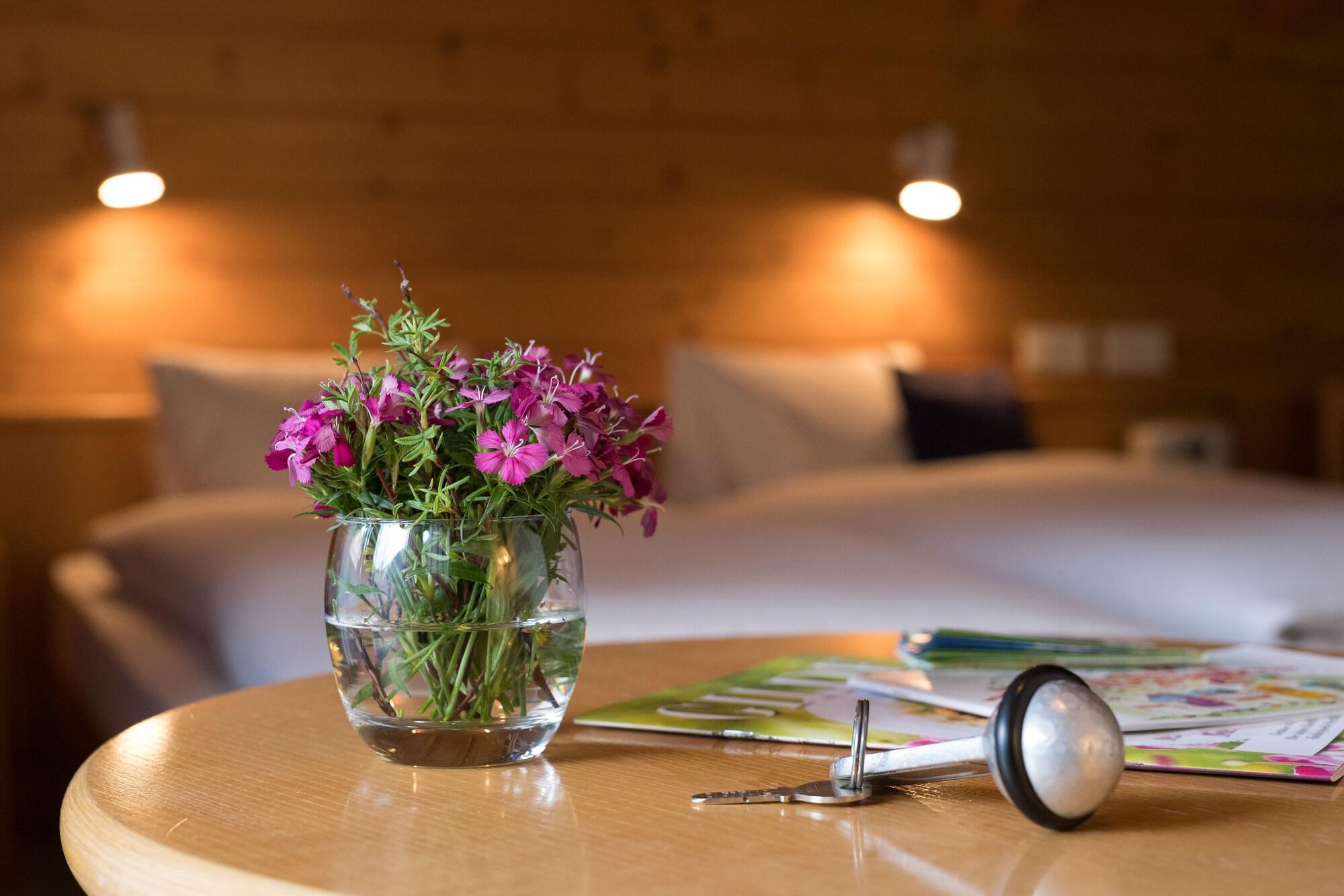 Bluemlisalp Hotel คันเดอร์ชเตค ภายนอก รูปภาพ