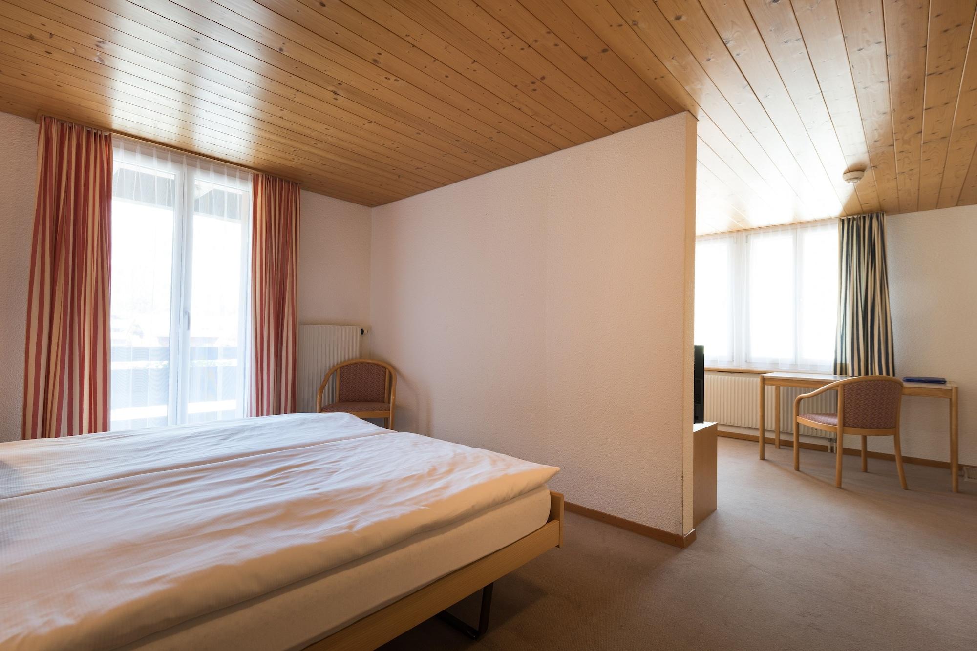 Bluemlisalp Hotel คันเดอร์ชเตค ภายนอก รูปภาพ