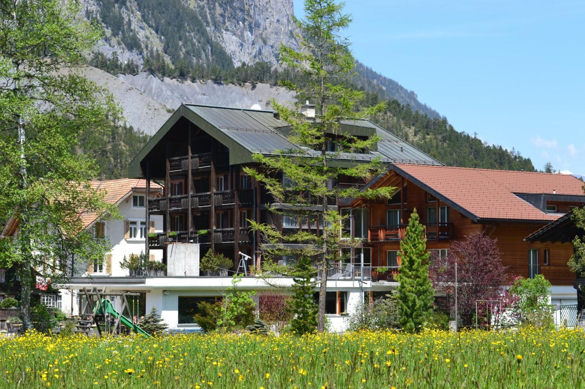 Bluemlisalp Hotel คันเดอร์ชเตค ภายนอก รูปภาพ