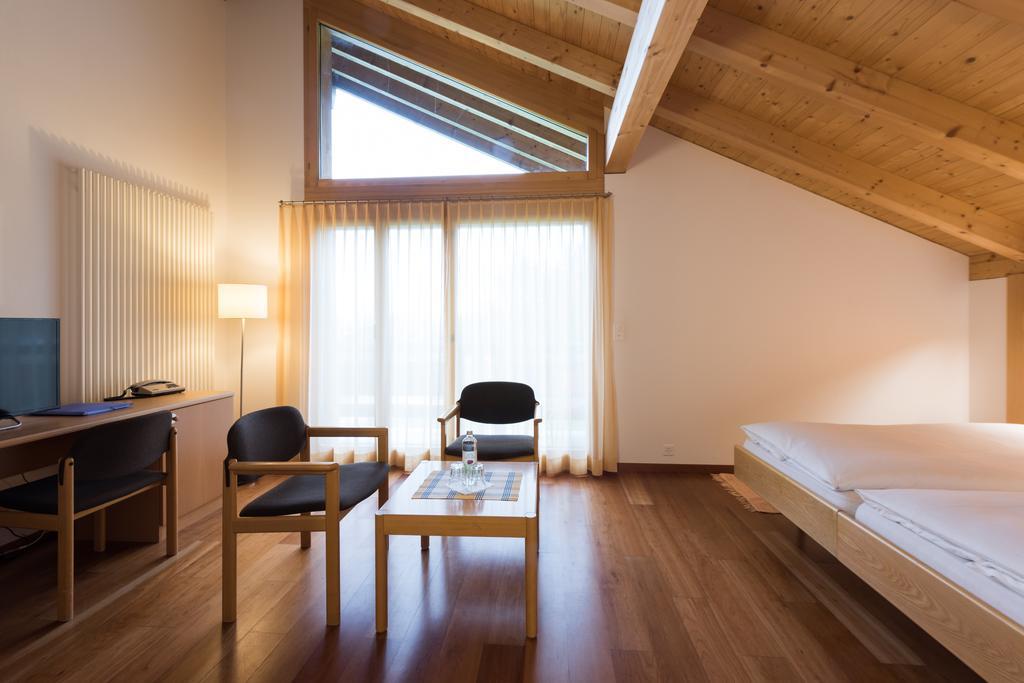 Bluemlisalp Hotel คันเดอร์ชเตค ภายนอก รูปภาพ