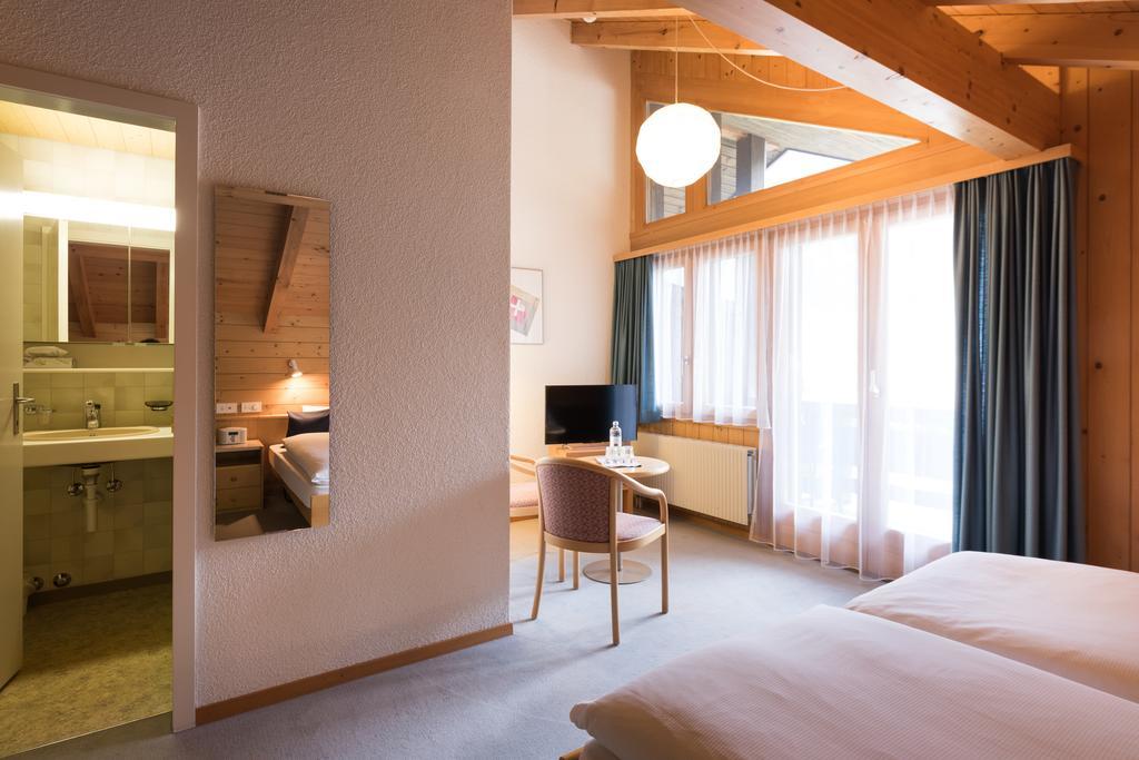 Bluemlisalp Hotel คันเดอร์ชเตค ภายนอก รูปภาพ