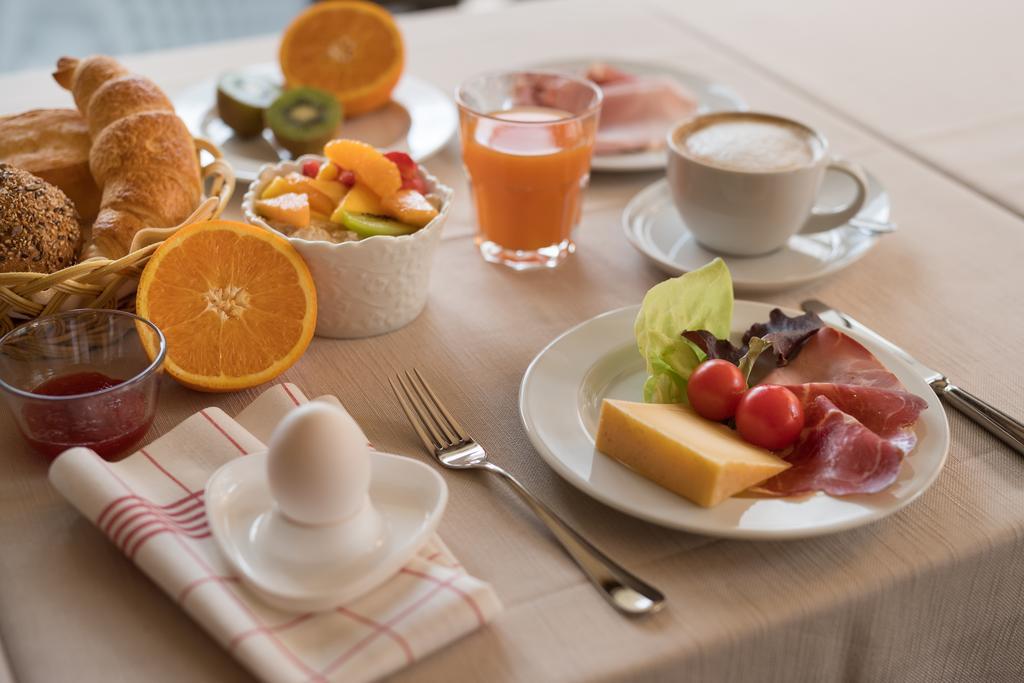 Bluemlisalp Hotel คันเดอร์ชเตค ภายนอก รูปภาพ