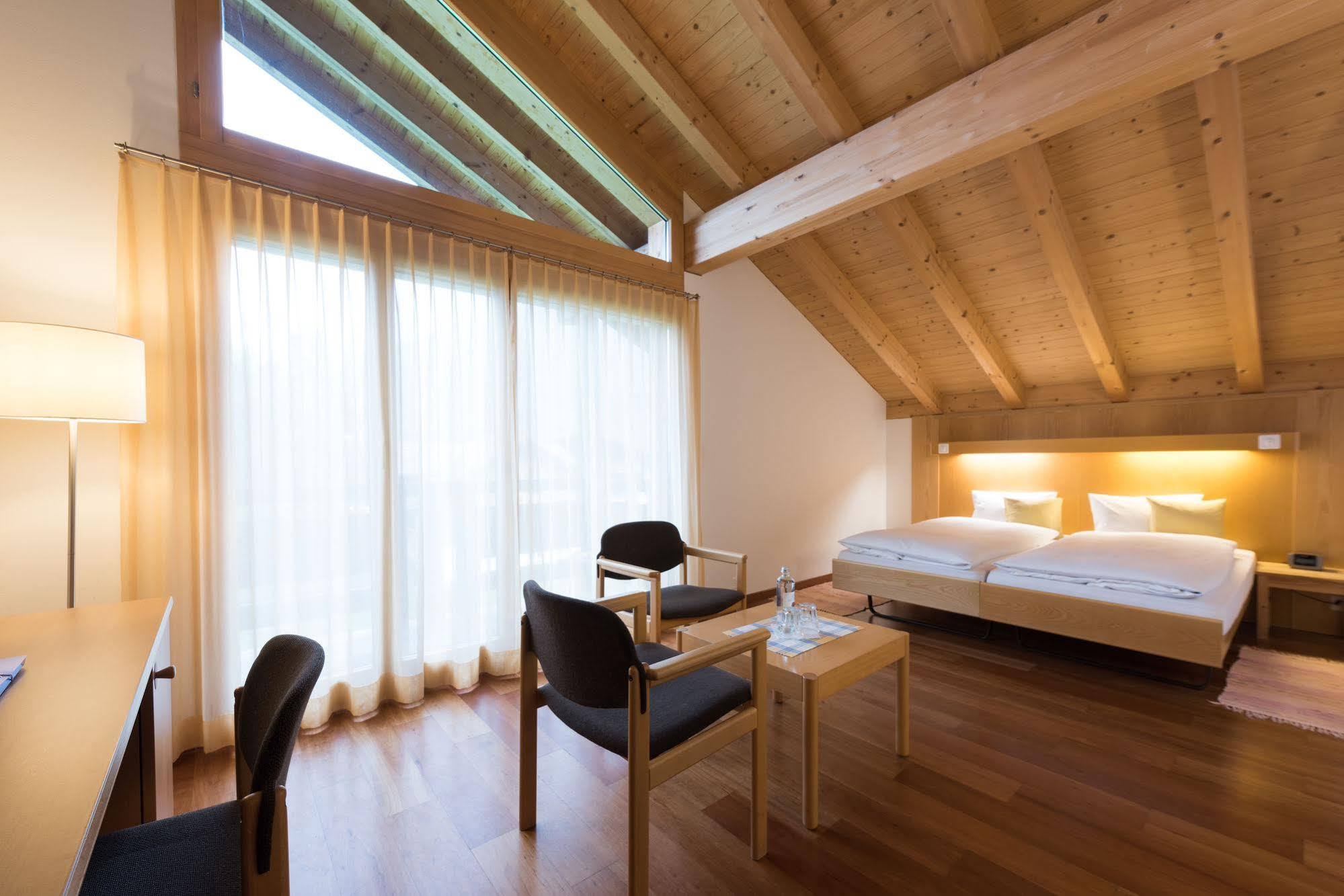 Bluemlisalp Hotel คันเดอร์ชเตค ภายนอก รูปภาพ